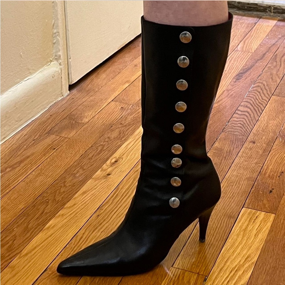 High heeled Couture boots that snap
Size 8 1/2 Never worn!